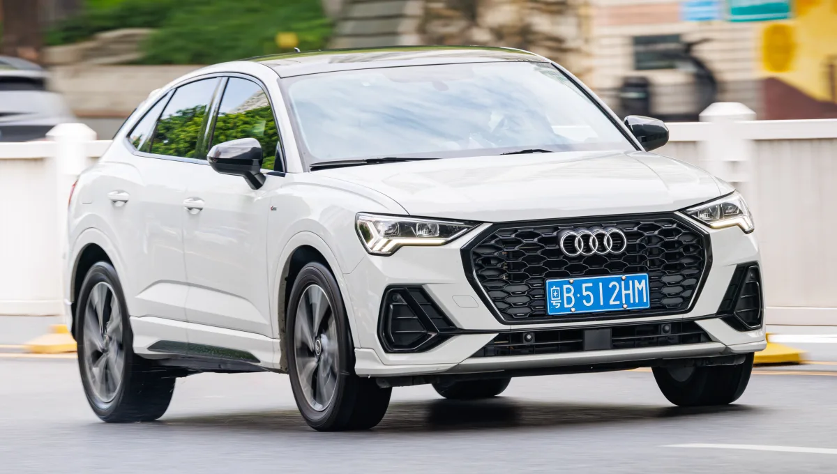 أودي Q3 سبورتباك (Audi Q3 Sportback 40 TFSI) - التصميم الخلفي وزاوية العادم