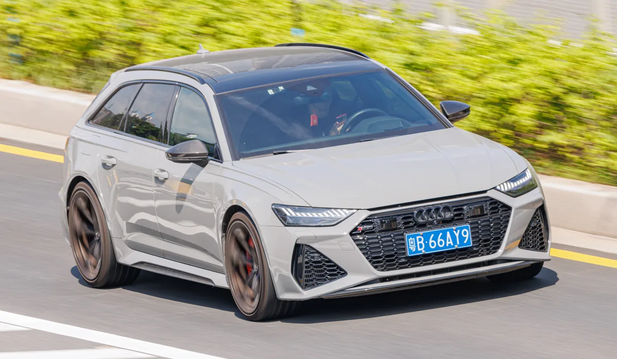 أودي RS6 أفانت (Audi RS6 Avant C8) - المقصورة الداخلية والكونسول