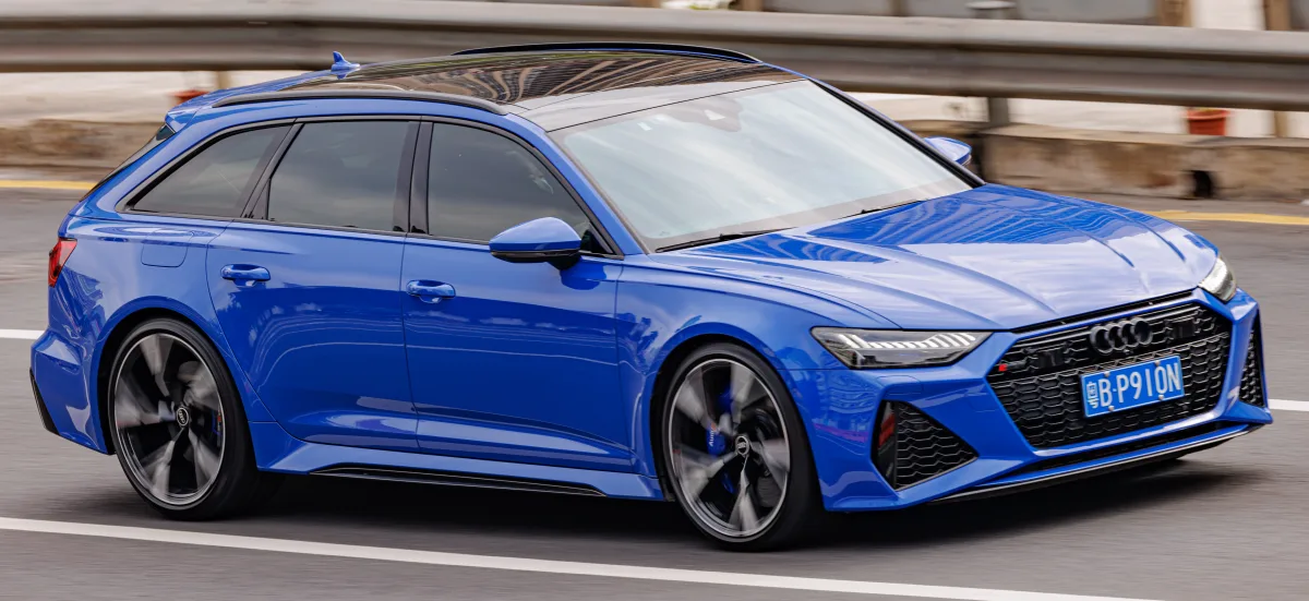أودي RS6 أفانت (Audi RS6 Avant C8) - التصميم الخلفي وزاوية العادم