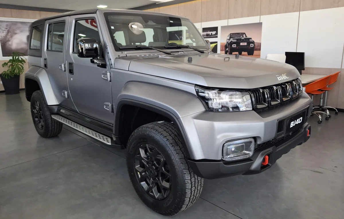 بايك BJ40 بلس (BAIC BJ40 Plus 2.0T 4×4) - التصميم الخلفي وزاوية العادم