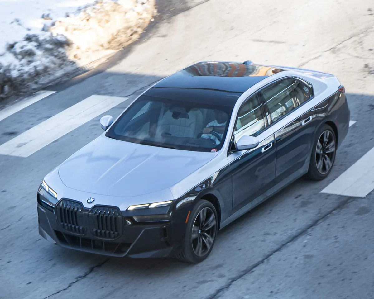 بي إم دبليو الفئة السابعة (BMW 740i G70) - المقصورة الداخلية والكونسول