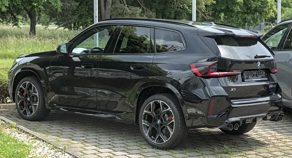 بي إم دبليو X1 (BMW X1 U11 sDrive18i) - المقصورة الداخلية والكونسول