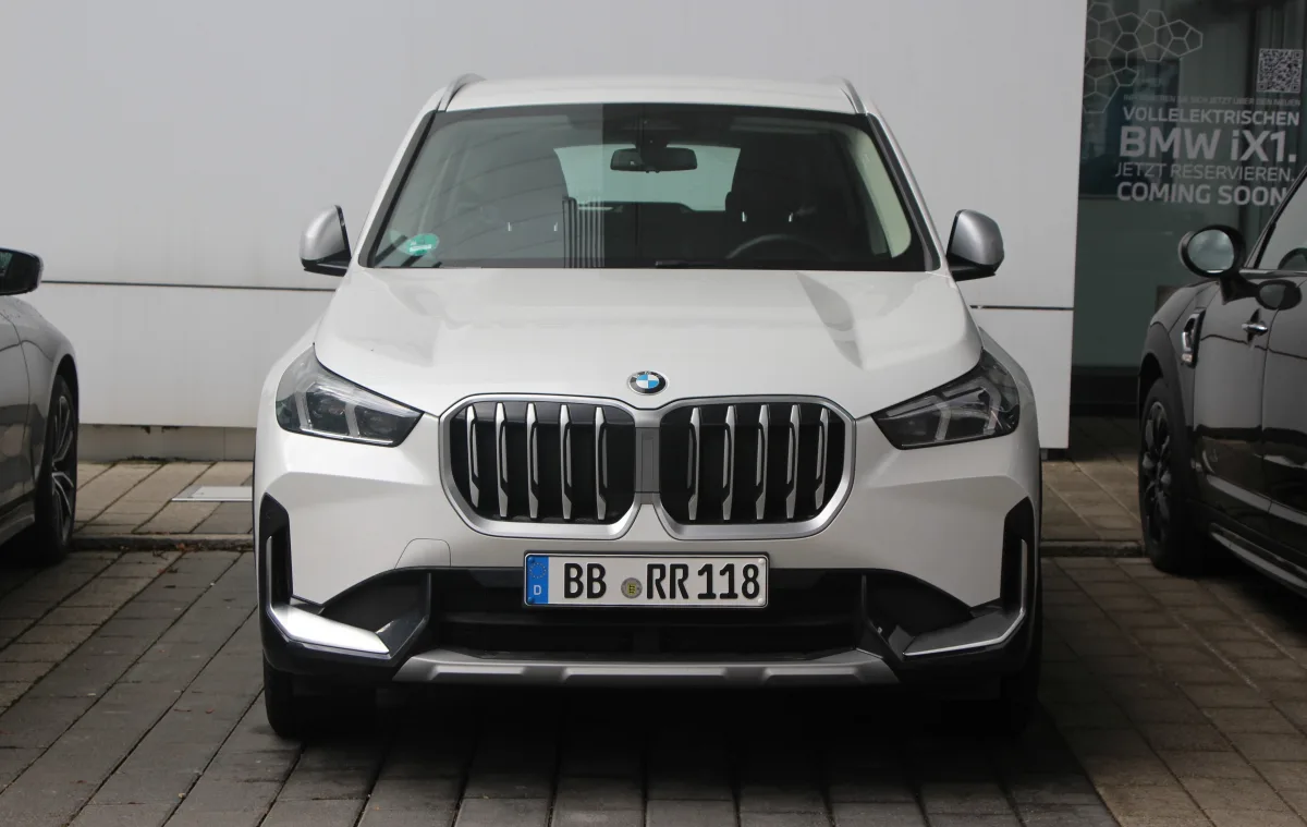بي إم دبليو X1 (BMW X1 U11 sDrive18i) - التصميم الخلفي وزاوية العادم