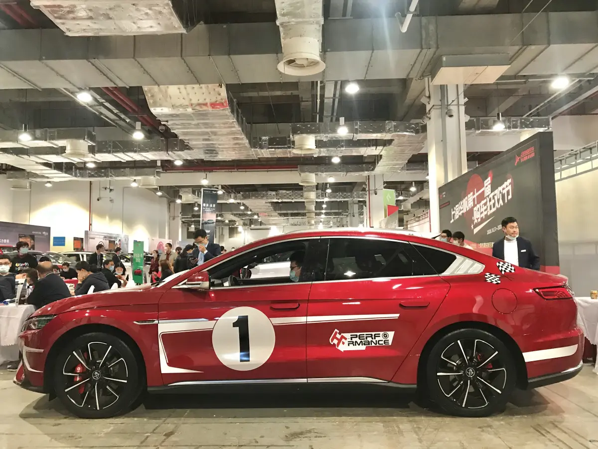 بي واي دي هان (BYD Han EV Executive Flagship) - المقصورة الداخلية والكونسول