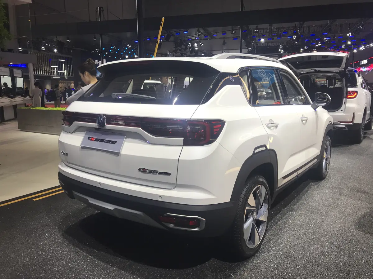 شانجان CS35 بلس (Changan CS35 Plus 1.4T) - التصميم الخلفي وزاوية العادم