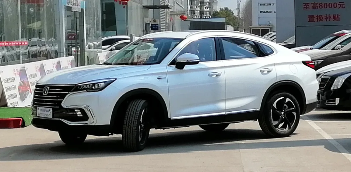 شانجان CS85 كافيه (Changan CS85 2.0T) - المقصورة الداخلية والكونسول