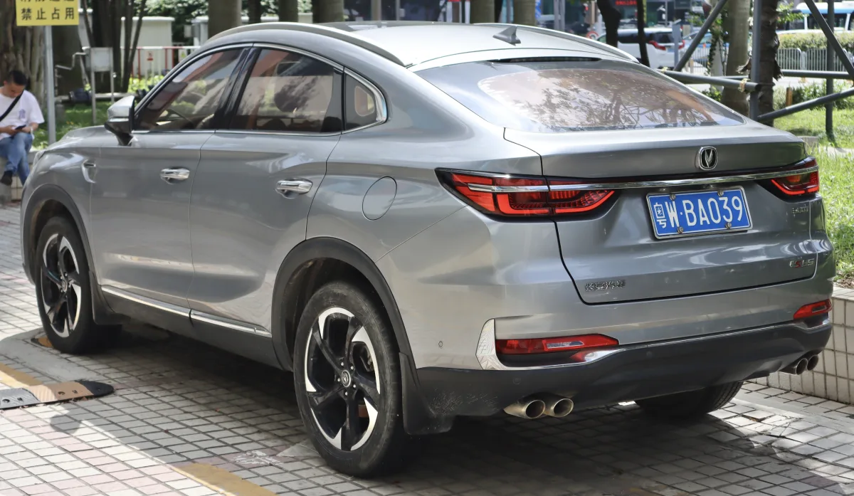 شانجان CS85 كافيه (Changan CS85 2.0T) - التصميم الخلفي وزاوية العادم