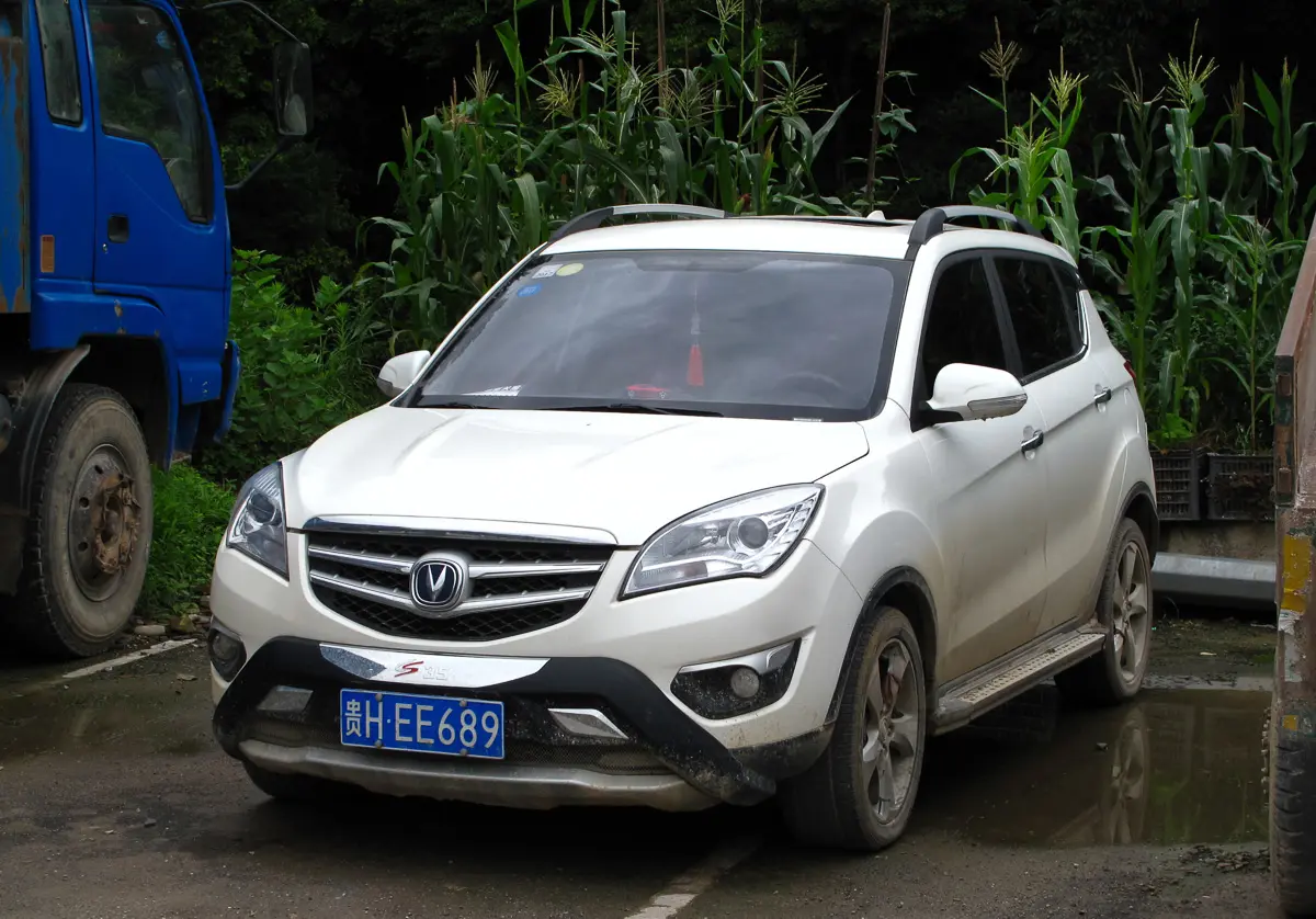 شانجان CS95 (Changan CS95 2.0T 4WD) - التصميم الخلفي وزاوية العادم