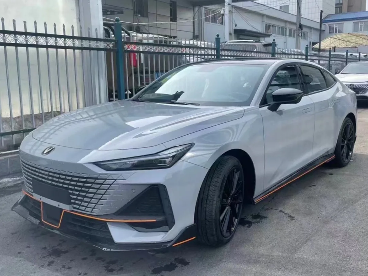 شانجان UNI-V (Changan UNI-V 1.5T Sport)