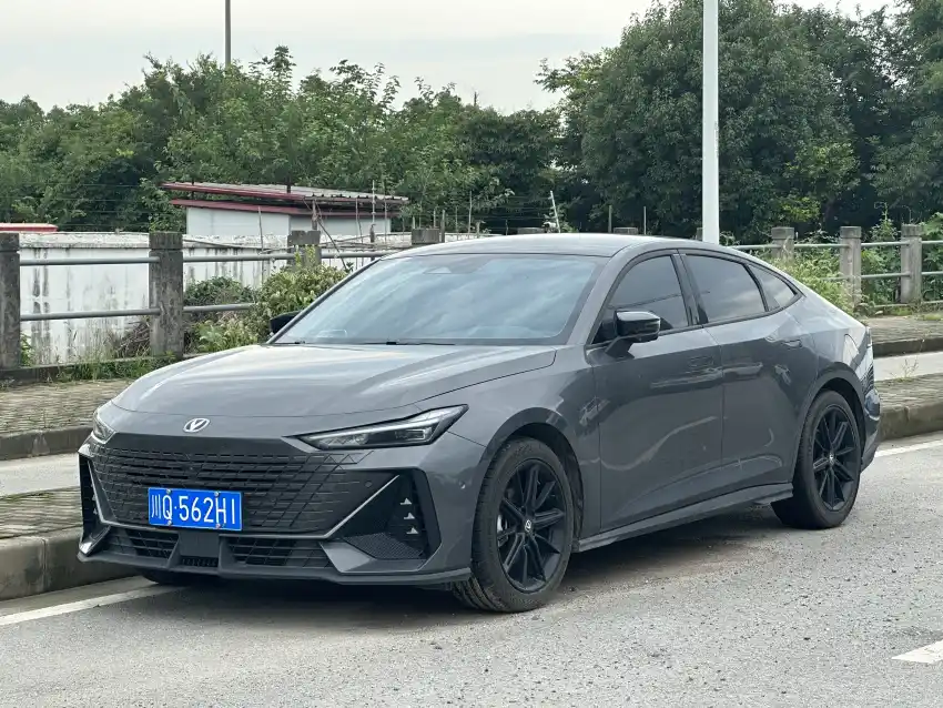 شانجان UNI-V (Changan UNI-V 1.5T Sport) - التصميم الخلفي وزاوية العادم