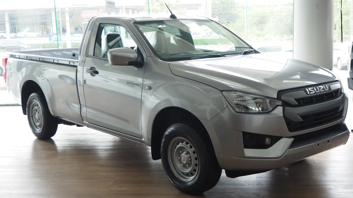شيفروليه الدبابة (Chevrolet T-Series TFR) - المقصورة الداخلية والكونسول
