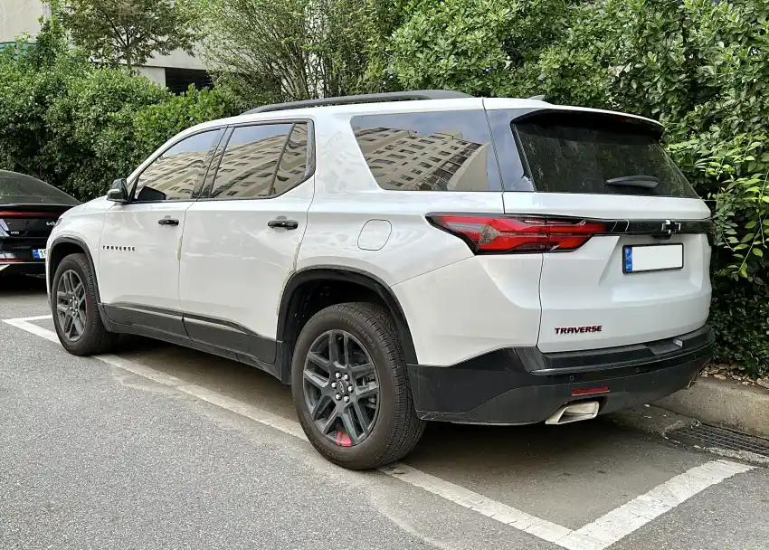 شيفروليه ترافيرس (Chevrolet Traverse 3.6L V6) - المقصورة الداخلية والكونسول