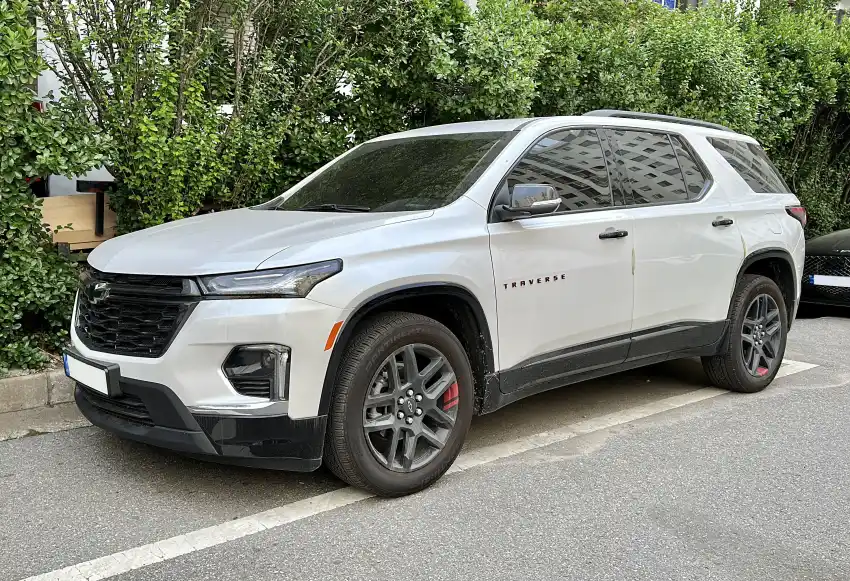شيفروليه ترافيرس (Chevrolet Traverse 3.6L V6) - التصميم الخلفي وزاوية العادم