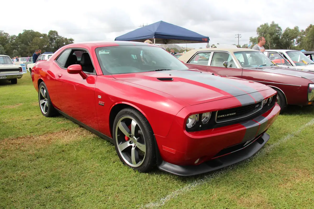 دودج تشالنجر 392 (Challenger Scat Pack 6.4L HEMI) - التصميم الخلفي وزاوية العادم