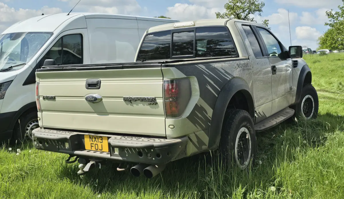 فورد إف-150 رابتور (F-150 Raptor 3.5 HO) - التصميم الخلفي وزاوية العادم