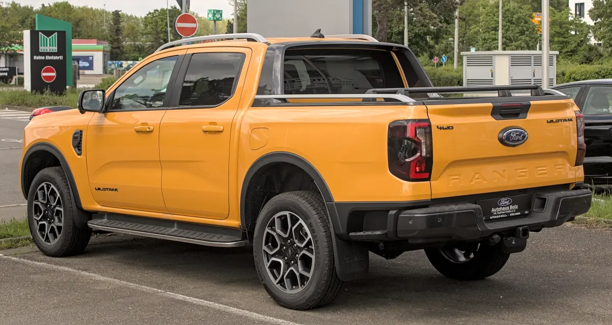 فورد رينجر (Ford Ranger 2.0 Bi-Turbo) - المقصورة الداخلية والكونسول