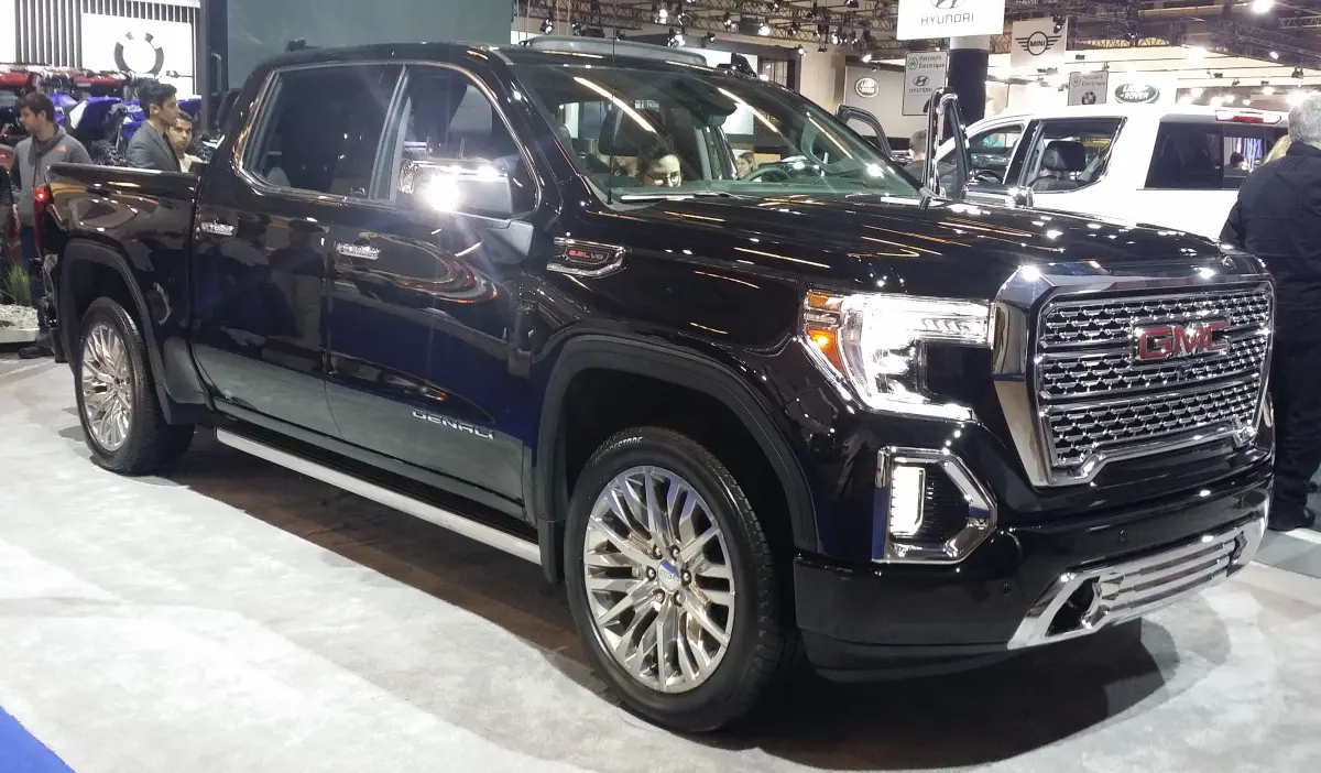 جي إم سي سييرا (GMC Sierra 1500 Denali) - التصميم الخلفي وزاوية العادم