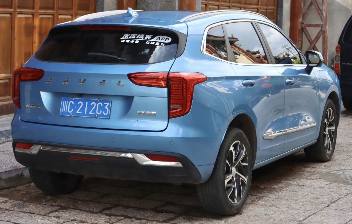 هافال جوليان (Haval Jolion 1.5T) - التصميم الخلفي وزاوية العادم