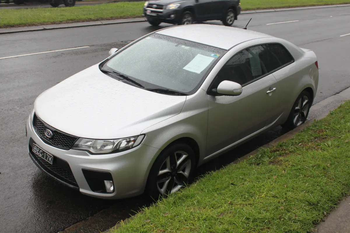 كيا سيراتو كوبيه (Kia Cerato Koup 1.6 T-GDI / 1.6) - المقصورة الداخلية والكونسول
