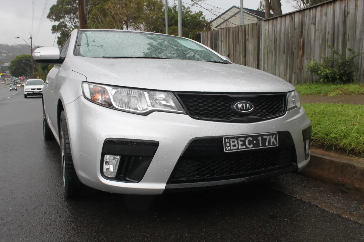 كيا سيراتو كوبيه (Kia Cerato Koup 1.6 T-GDI / 1.6) - التصميم الخلفي وزاوية العادم