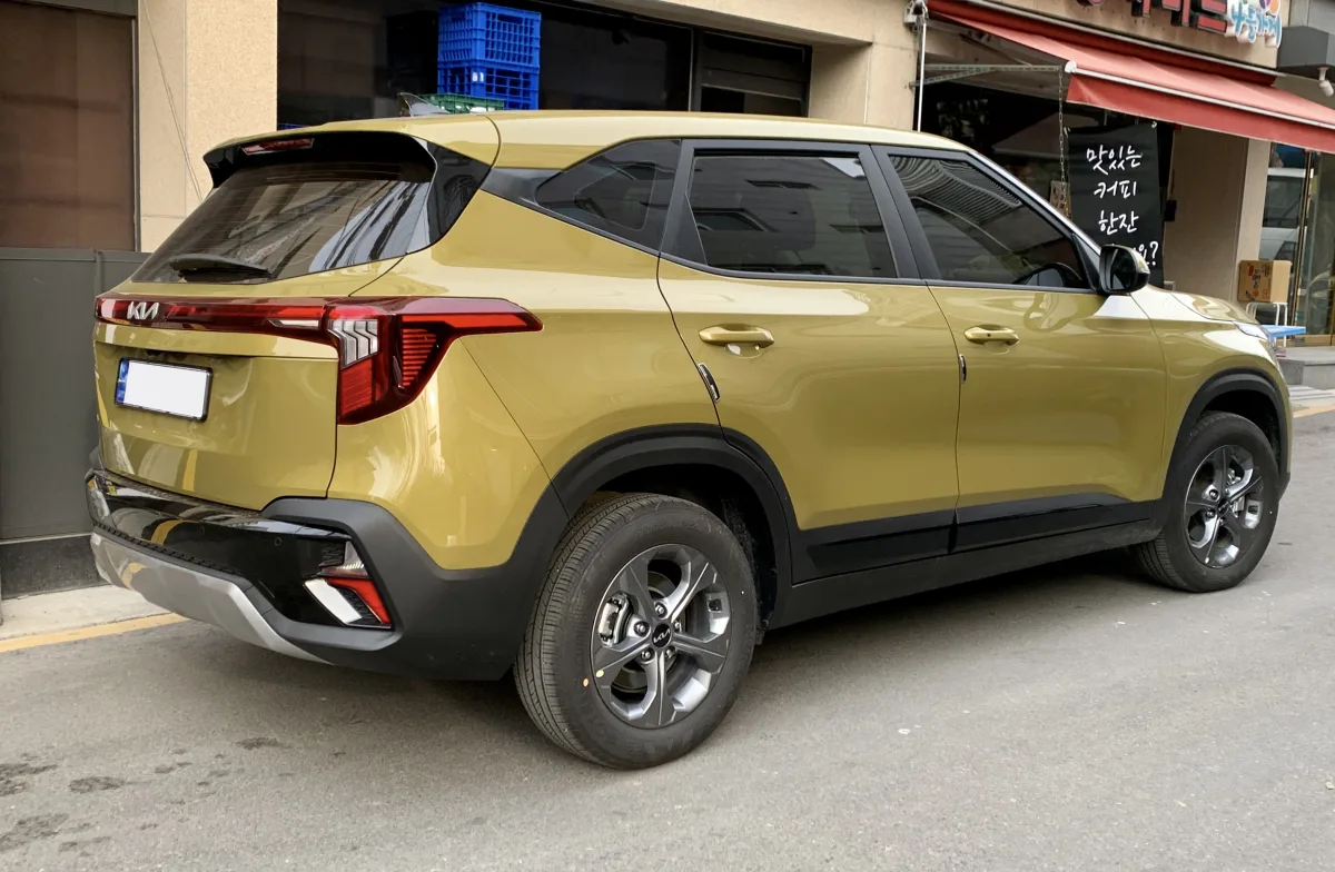 كيا سيلتوس (Kia Seltos 1.6 / 1.4T) - التصميم الخلفي وزاوية العادم
