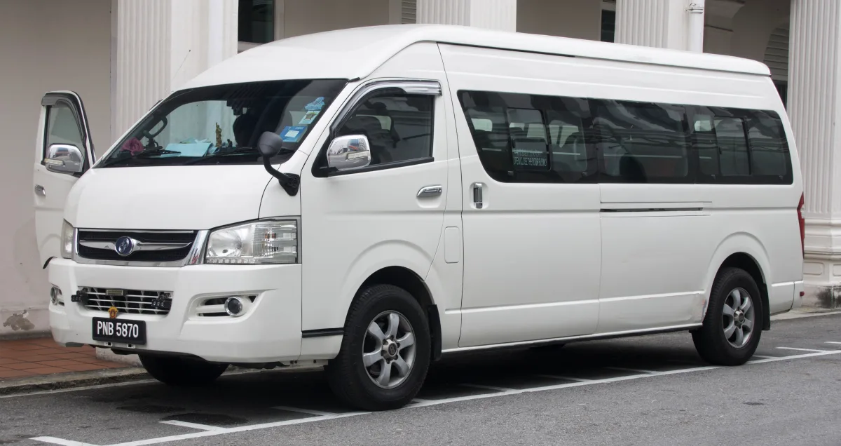 ميكروباص كينج لونج (King Long Wide Microbus 2.2L) - المقصورة الداخلية والكونسول