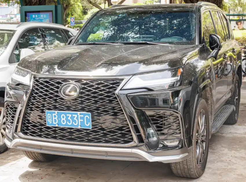 لكزس LX (LX 600 V6 Twin Turbo)