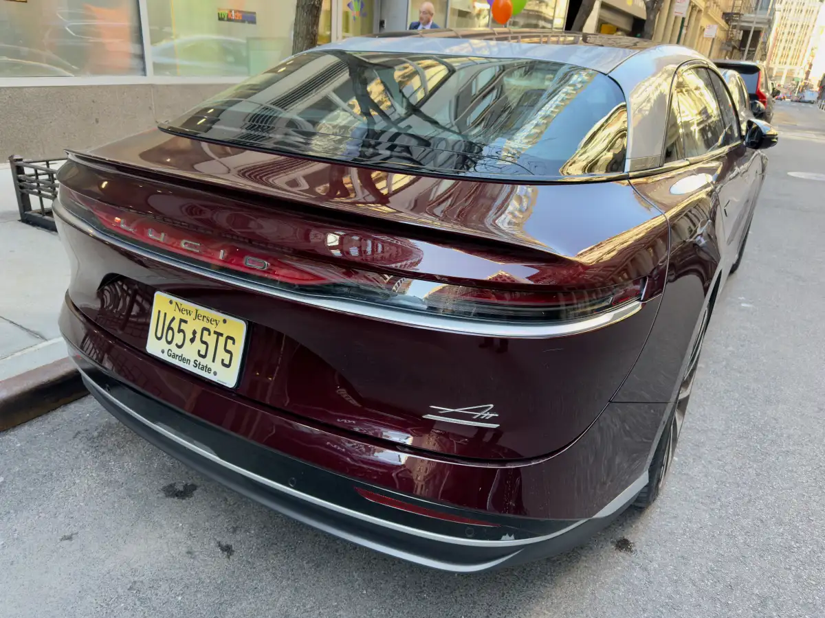 لوسيد إير (Lucid Air Dream / Touring) - المقصورة الداخلية والكونسول