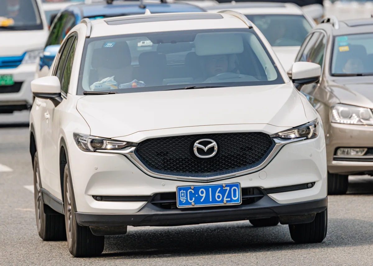 مازدا CX-5 (Mazda CX-5 2.5L SkyActiv-G) - المقصورة الداخلية والكونسول