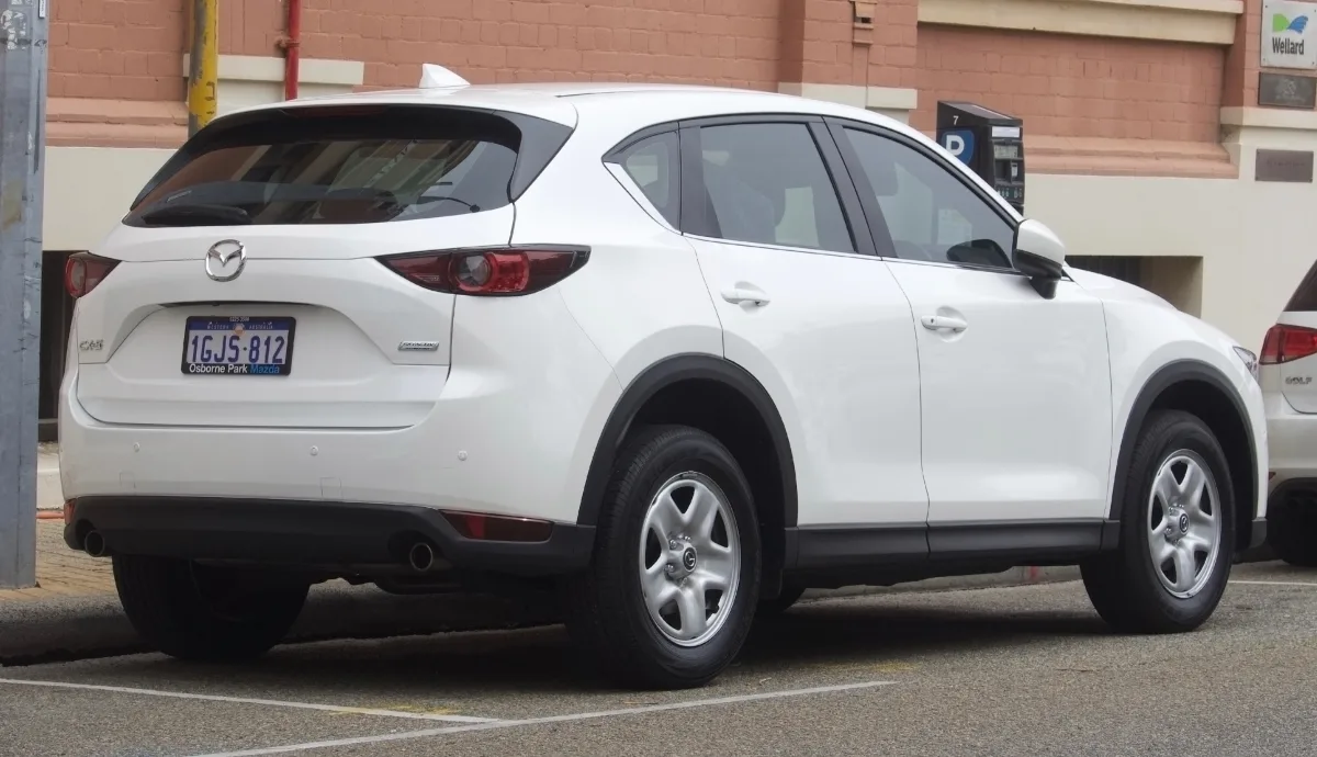 مازدا CX-5 (Mazda CX-5 2.5L SkyActiv-G) - التصميم الخلفي وزاوية العادم