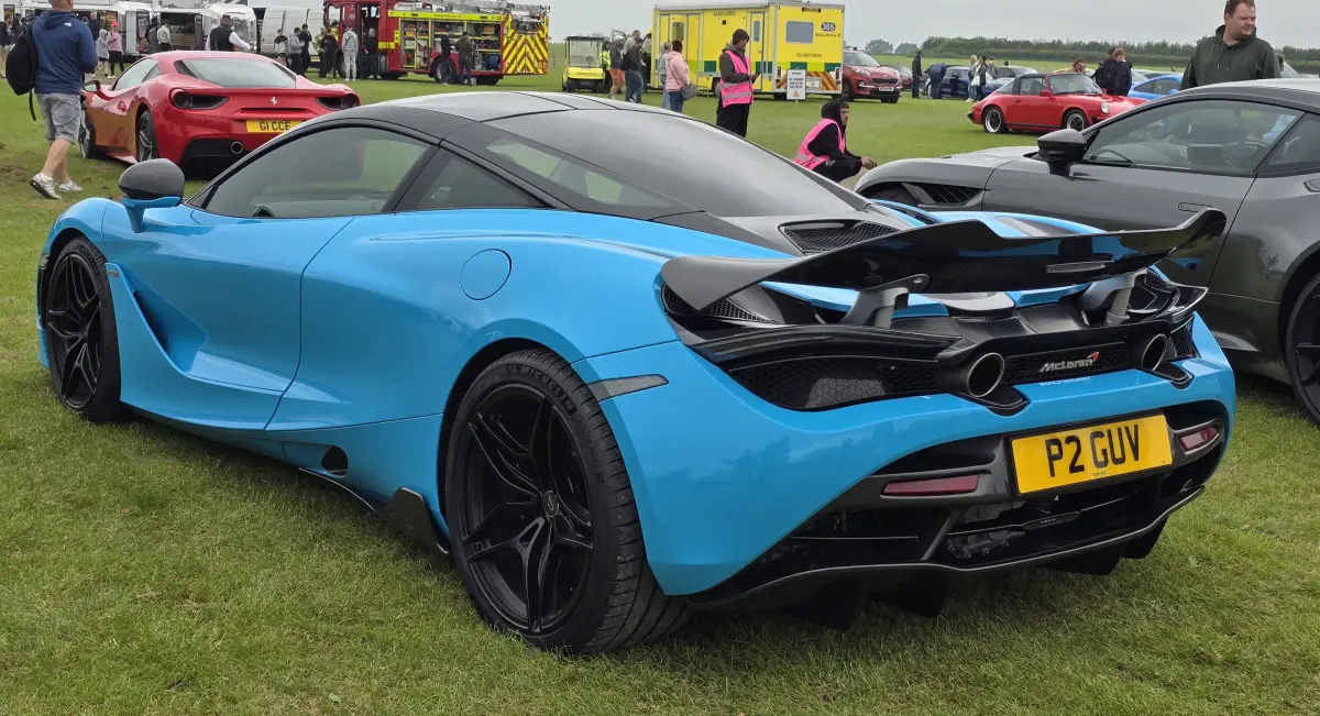 ماكلارين 720S (McLaren 720S 4.0L Twin Turbo) - التصميم الخلفي وزاوية العادم