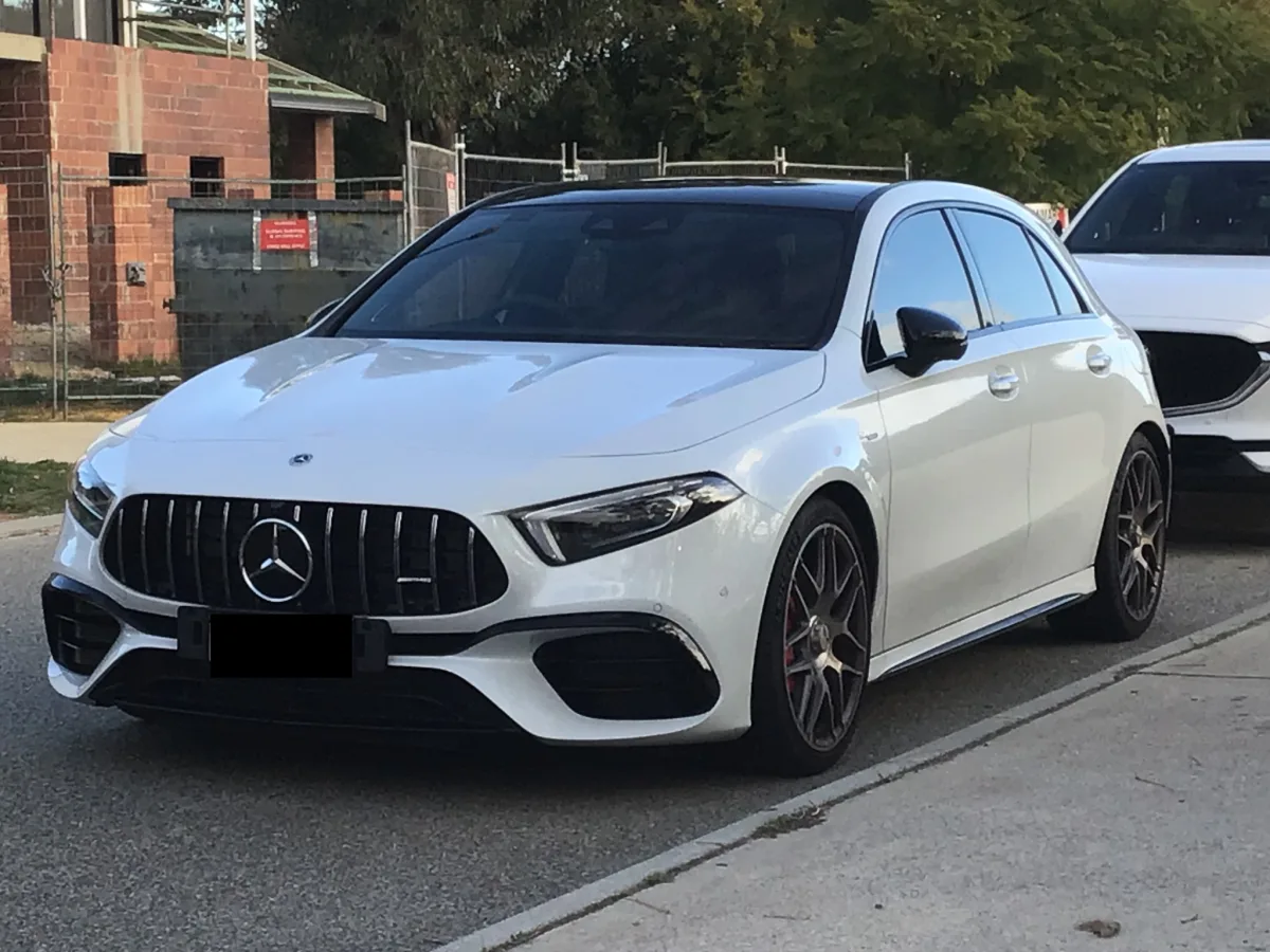 مرسيدس-AMG A45 S (W177 421 HP) - التصميم الخلفي وزاوية العادم