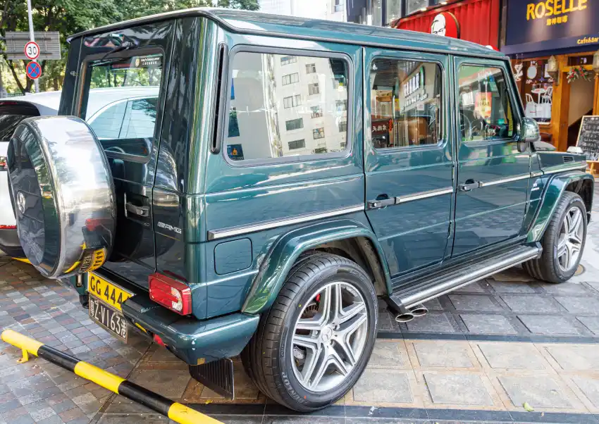 مرسيدس-بنز G63 AMG (W463A) - التصميم الخلفي وزاوية العادم