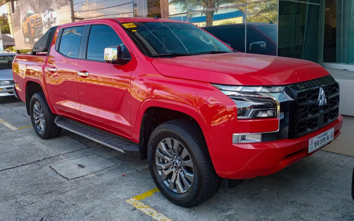 ميتسوبيشي L200 (Triton 2.4 DI-D) - التصميم الخلفي وزاوية العادم