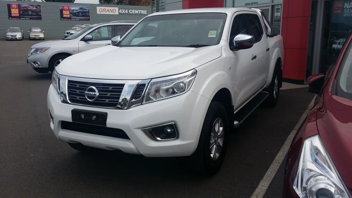نيسان نافارا (Nissan Navara 2.5 Diesel 4×4) - المقصورة الداخلية والكونسول