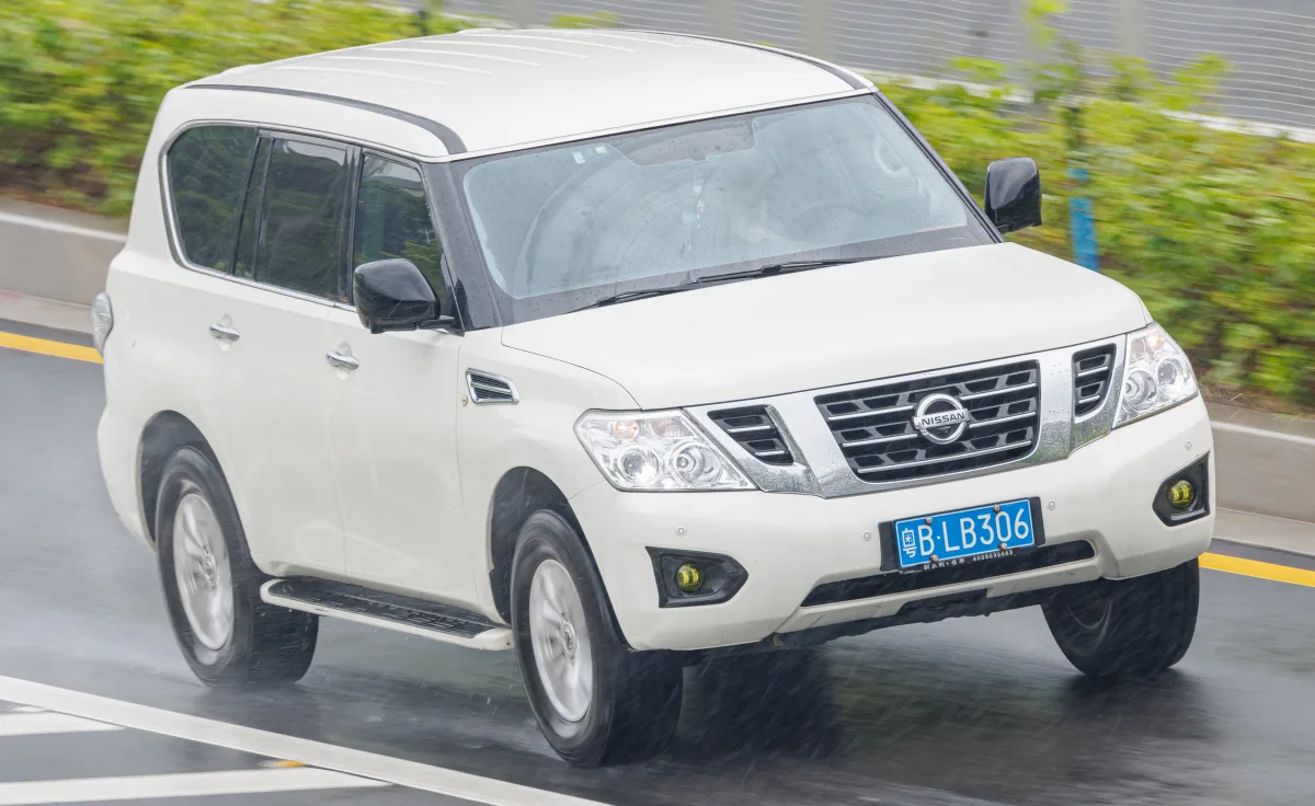 نيسان باترول Y62 بلاتينيوم V8 - المقصورة الداخلية والكونسول