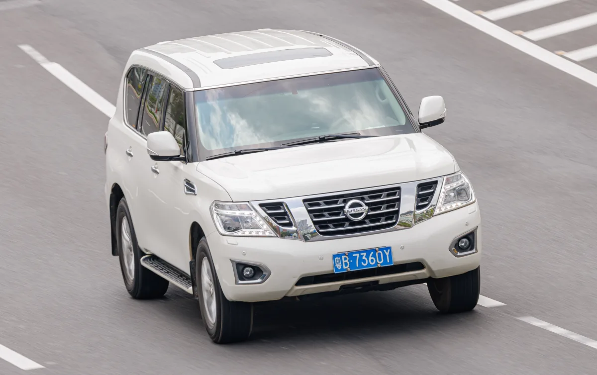 نيسان باترول Y62 بلاتينيوم V8 - التصميم الخلفي وزاوية العادم
