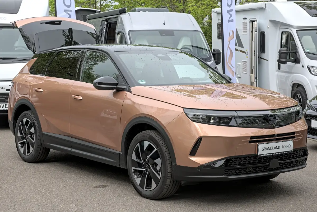 أوبل جراند لاند (Opel Grandland 1.6T) - المقصورة الداخلية والكونسول