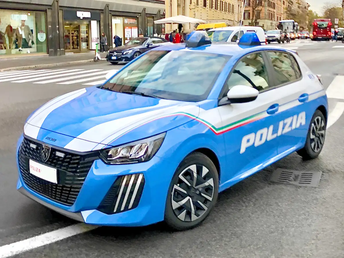بيجو 208 (Peugeot 208 GT) - المقصورة الداخلية والكونسول