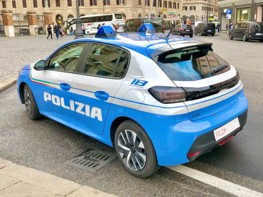 بيجو 208 (Peugeot 208 GT) - التصميم الخلفي وزاوية العادم