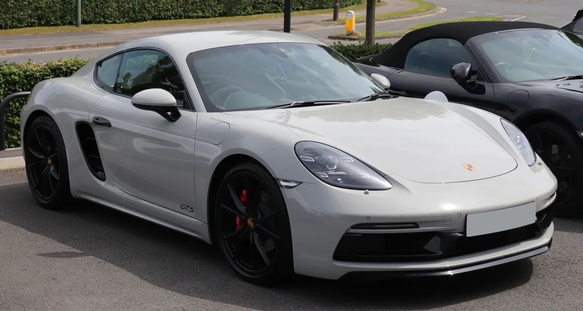 بورشه 718 كايمان GTS 4.0 - المقصورة الداخلية والكونسول