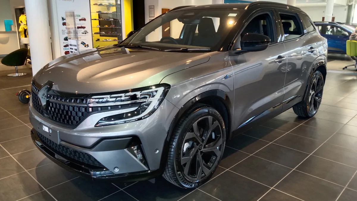رينو أوسترال (Renault Austral 1.3T) - المقصورة الداخلية والكونسول