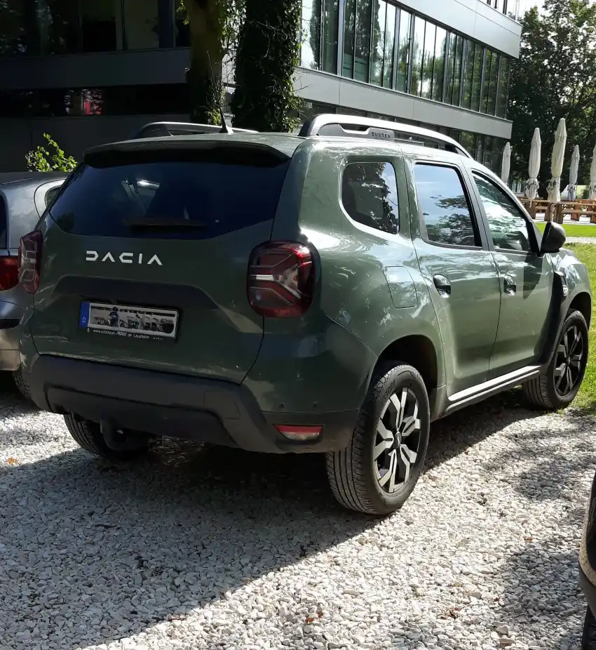 رينو داستر (Renault Duster 1.6 & 4×4) - التصميم الخلفي وزاوية العادم