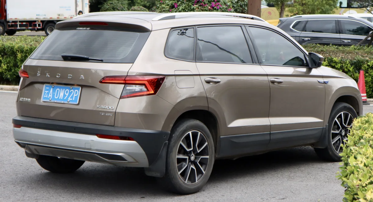 سكودا كاروك (Skoda Karoq 1.4 TSI) - المقصورة الداخلية والكونسول