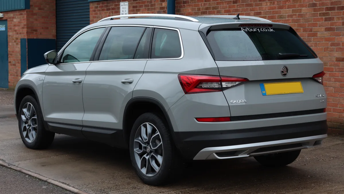 سكودا كودياك (Skoda Kodiaq 7-Seater) - التصميم الخلفي وزاوية العادم