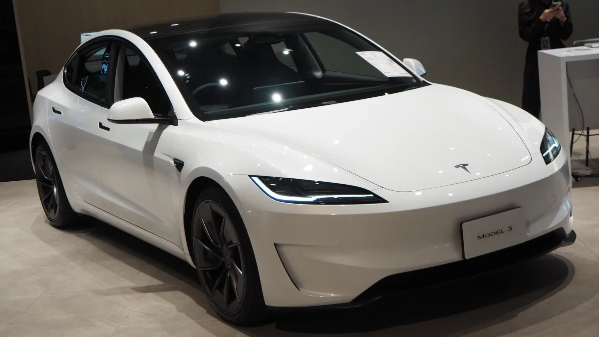 تسلا موديل 3 هايلاند (Tesla Model 3 Highland LR) - المقصورة الداخلية والكونسول