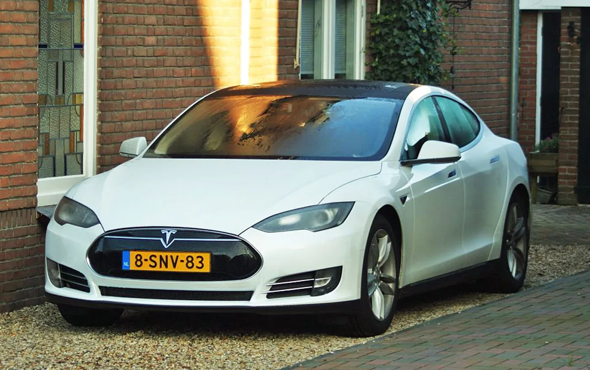 تسلا موديل S بليد (Tesla Model S Plaid)