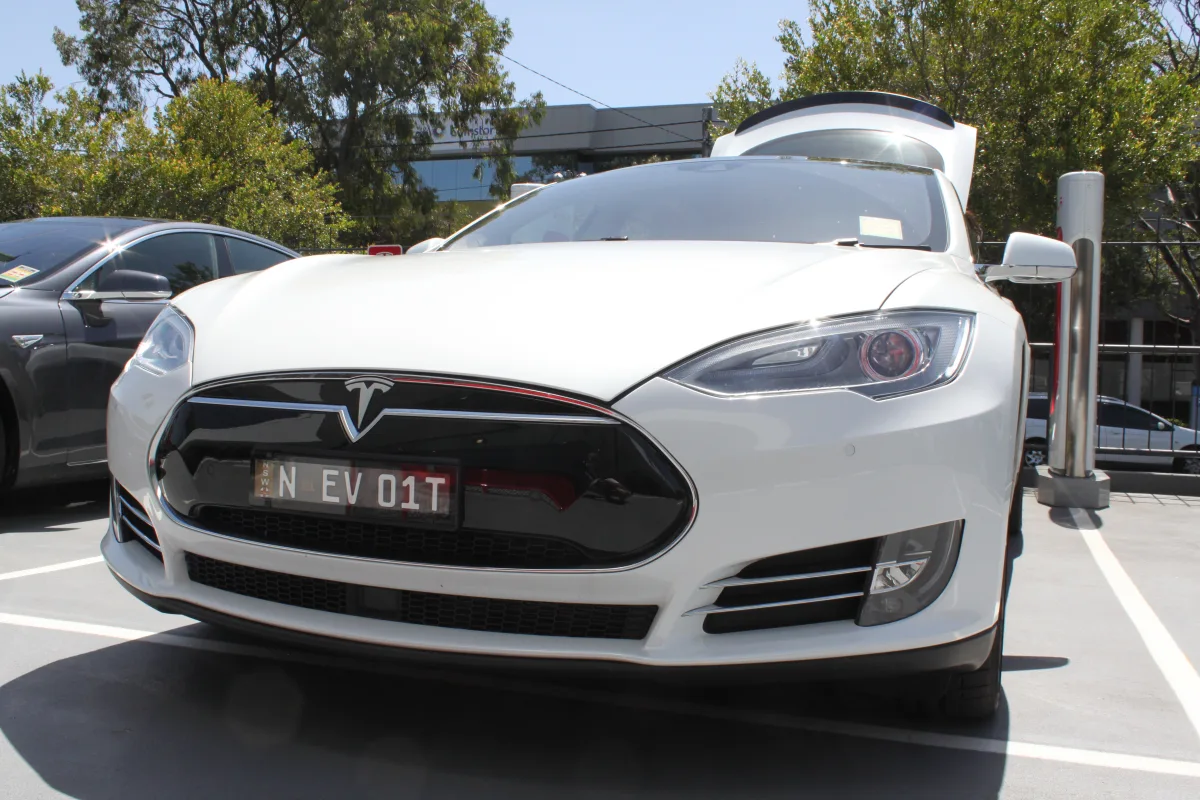 تسلا موديل S بليد (Tesla Model S Plaid) - المقصورة الداخلية والكونسول