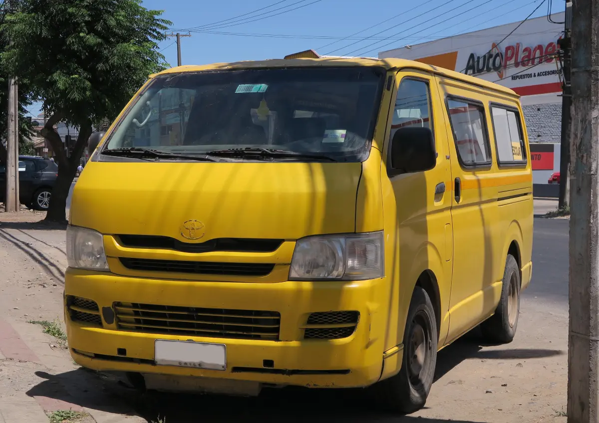 تويوتا هايس (Toyota Hiace 2.8 D-4D) - التصميم الخلفي وزاوية العادم