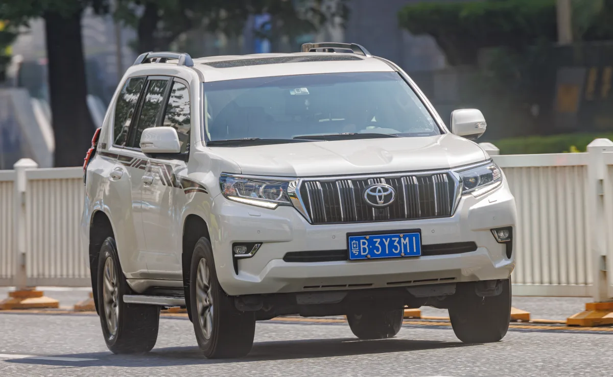 المقصورة الداخلية لـ تويوتا برادو (Land Cruiser Prado)